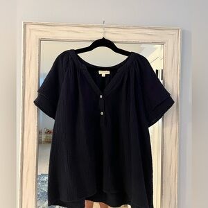 Short bell sleeved navy blue tunic